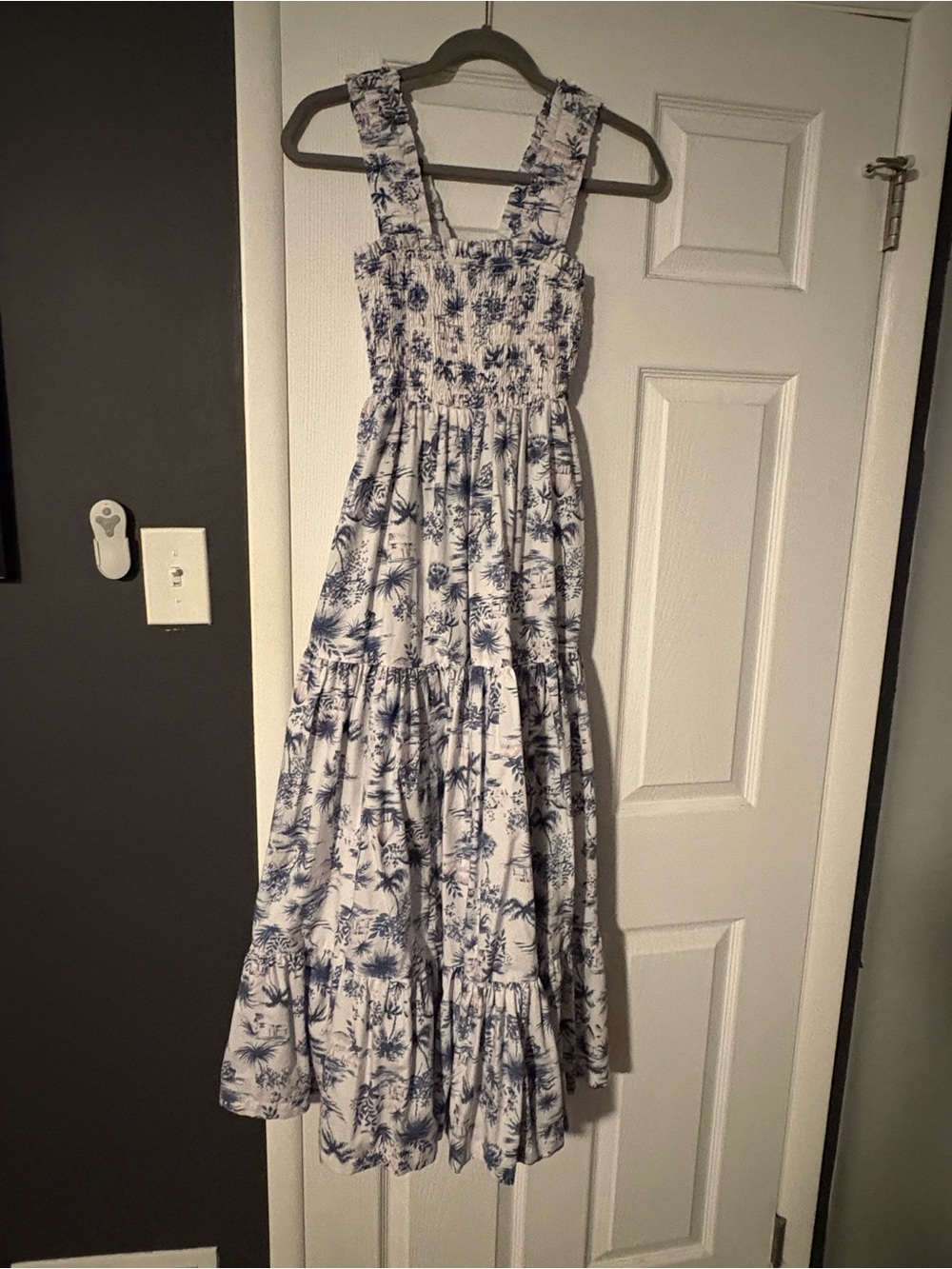 Like new Abercrombie & Fitch smocked bodice easy maxi dress